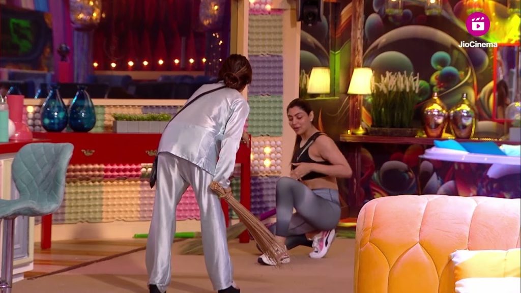 Download the Bigg Boss 247 Live Free series from Mediafire Download the Bigg Boss 24/7 Live Free series from Mediafire